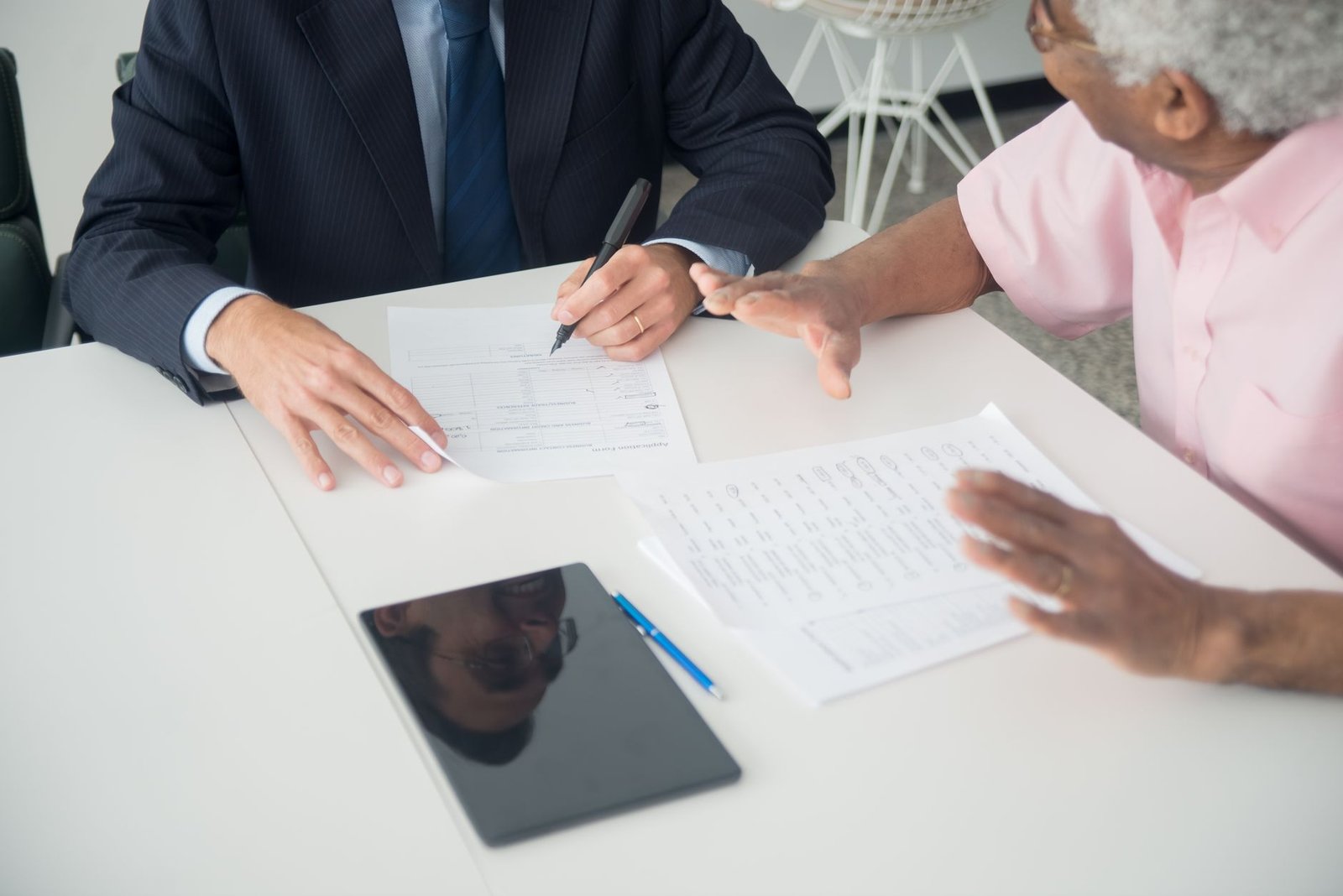 Navy veteran discussing a machinist mate asbestos exposure claim with a benefits counselor